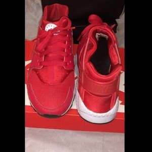 ♥️Red Nike Huaraches♥️